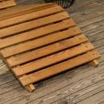 Solsäng i Massiv Teak, Bekväm Trädgårdssäng för Pool och Balkong, Väderbeständig Design för Avkoppling, Natur, 66 x 170 x 77 cm, 120 kg