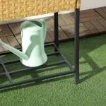 Blomsterlåda Upphöjd Bädd Sandfärgad av Polyrotting för Trädgård och Balkong Planteringslåda med Fötter och Hylla 70 x 30 x 72 cm